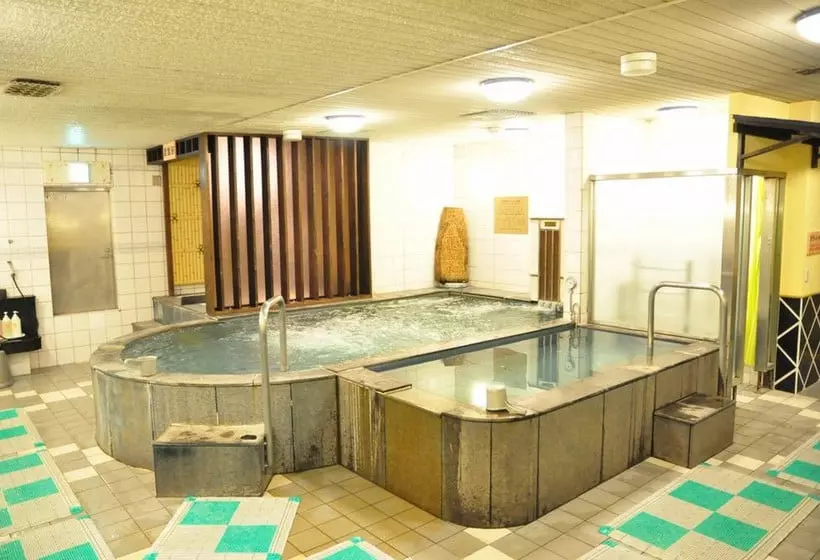 Капсульный Oтель Capsule & Sauna Ikebukuro Plaza