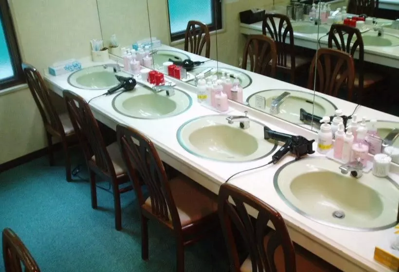 Капсульный Oтель Capsule & Sauna Ikebukuro Plaza