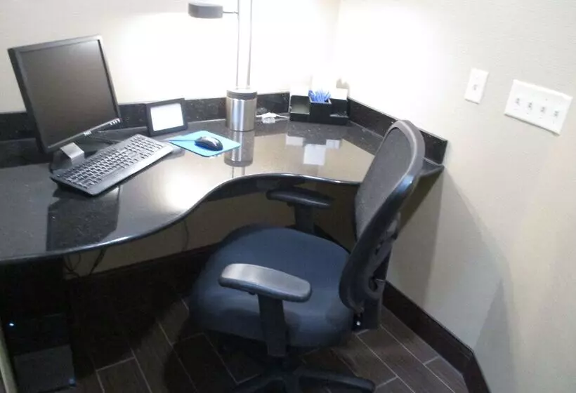 Отель Best Western Emporia Inn