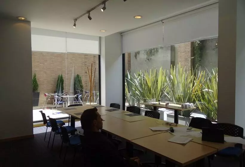 בית מלון כפרי Bh Parque 93