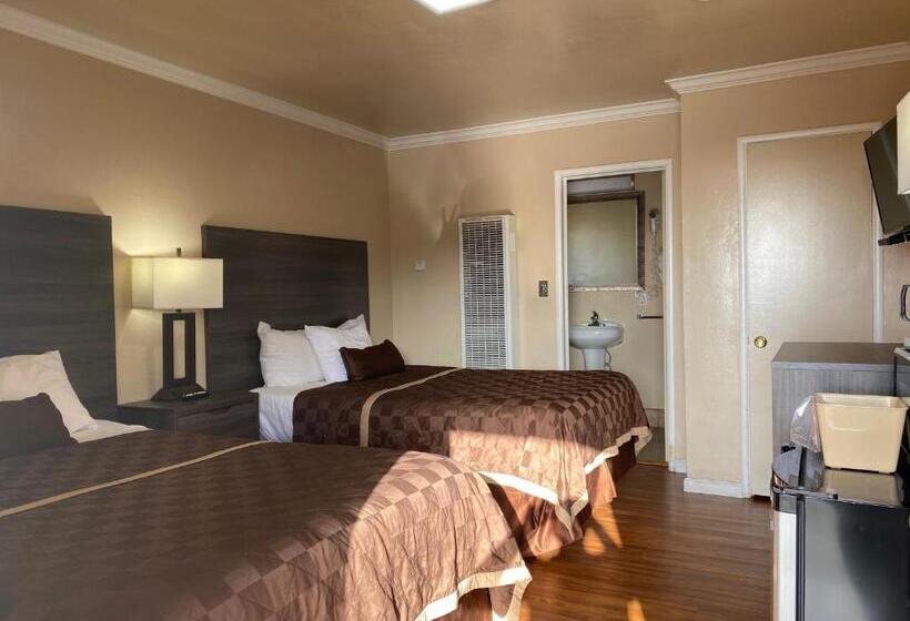 Отель Holland Inn & Suites