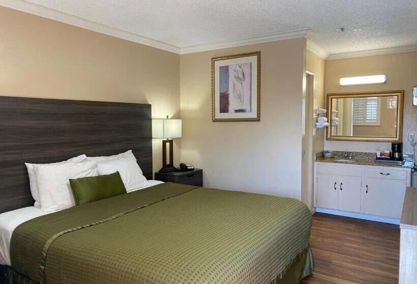 Отель Holland Inn & Suites