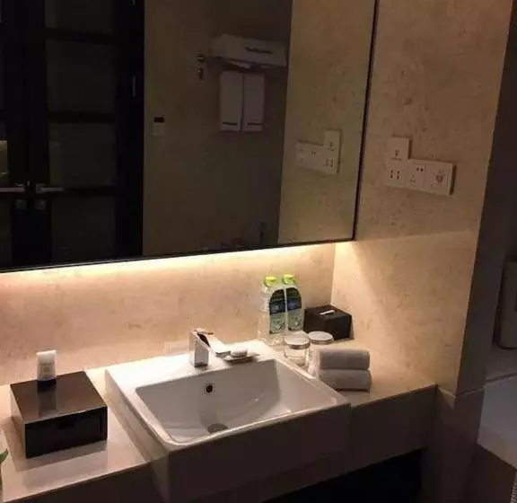 Отель Howard Johnson Ifc Plaza Ningbo