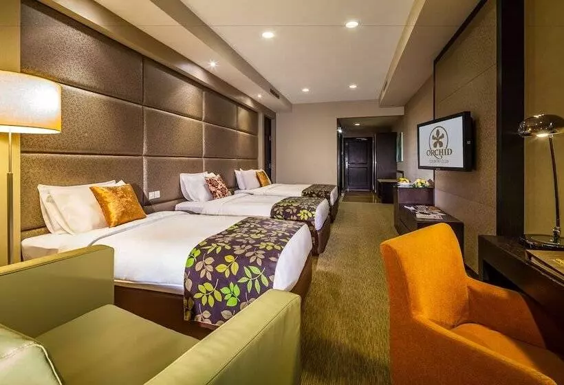 هتل Orchid Country Club