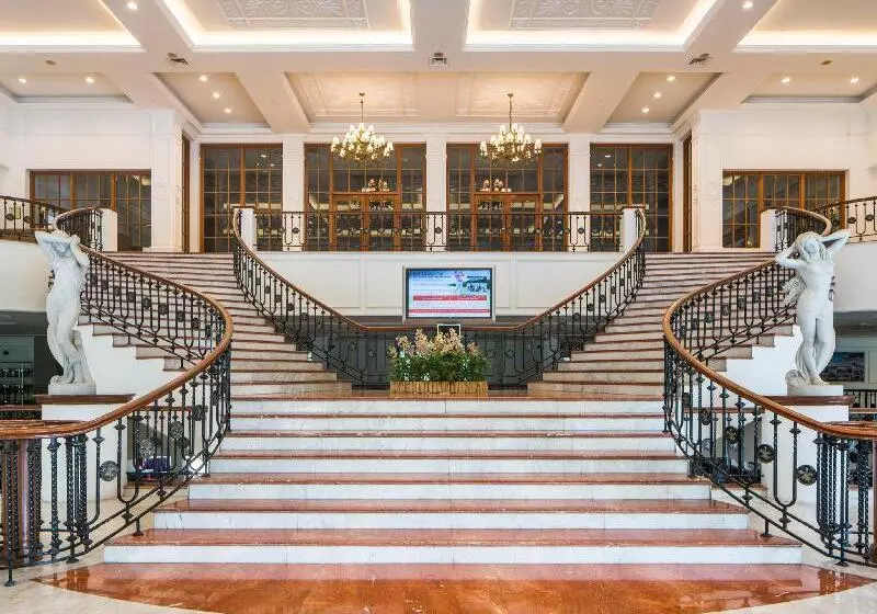 هتل Orchid Country Club