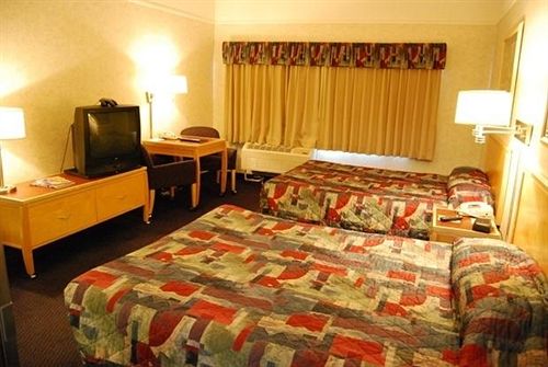 בית מלון כפרי The Concorde Inn Clinton Township