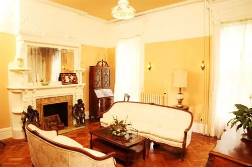 Sankofa Aban Bed And Breakfast