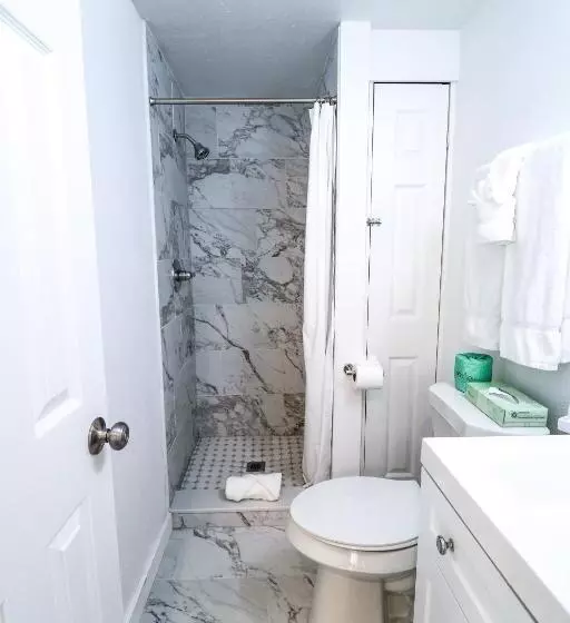 Drop Anchor Resort & Marina