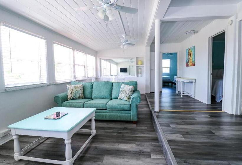 Drop Anchor Resort & Marina