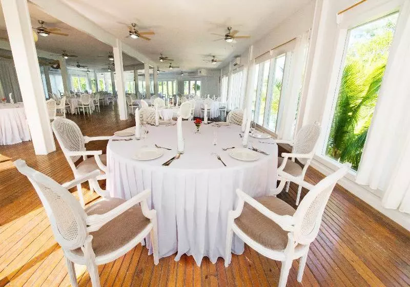 فندق Fantasy Island Dive Resort