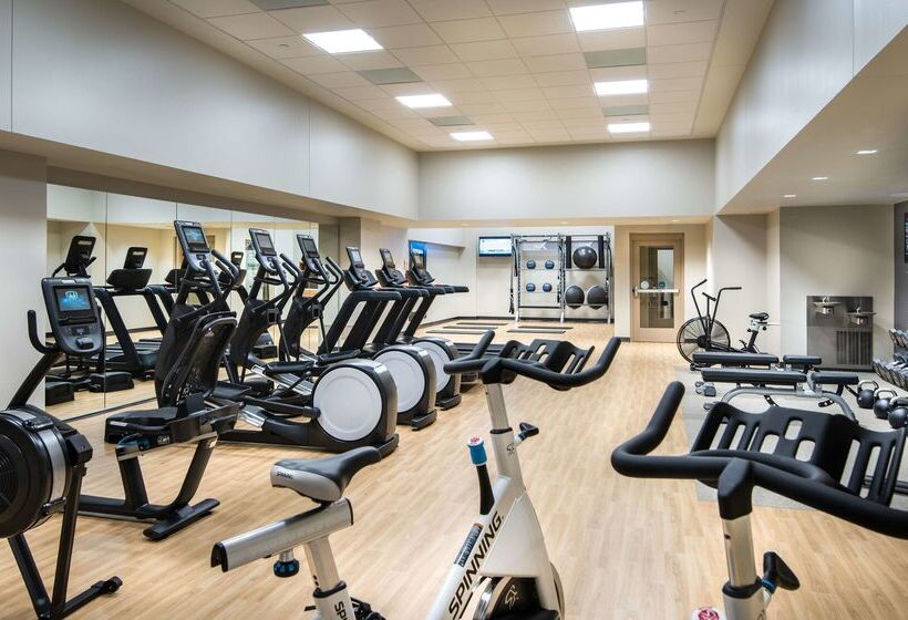 فندق Hilton Garden Inn Bethesda Downtown