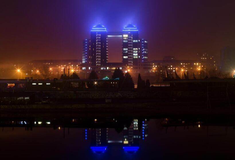 בית מלון כפרי Khortitsa Palace