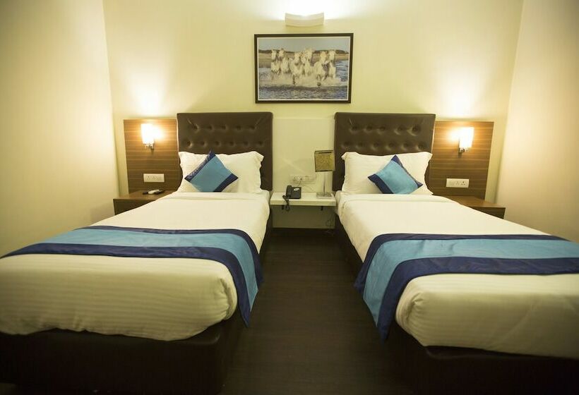 Отель Mint Downtown