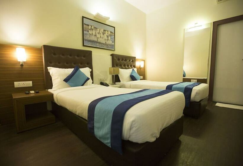 Отель Mint Downtown