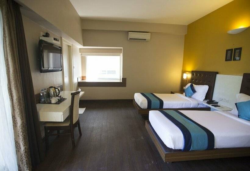 Отель Mint Downtown