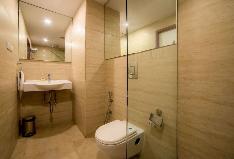 Отель Mint Downtown