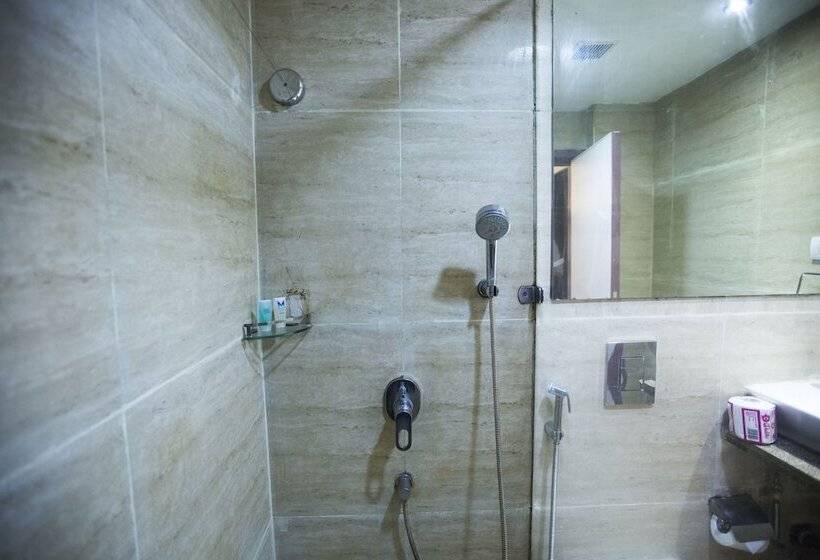 Отель Mint Downtown