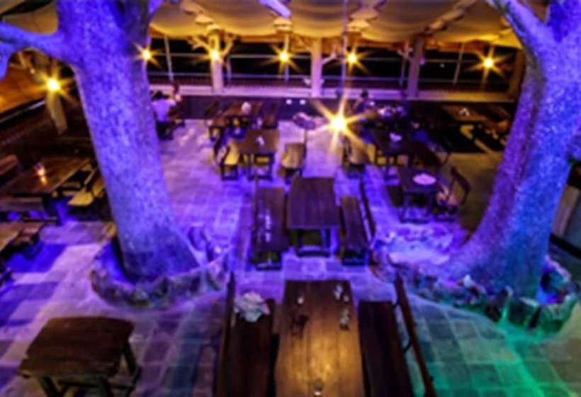 Hotel The Ruby Arena