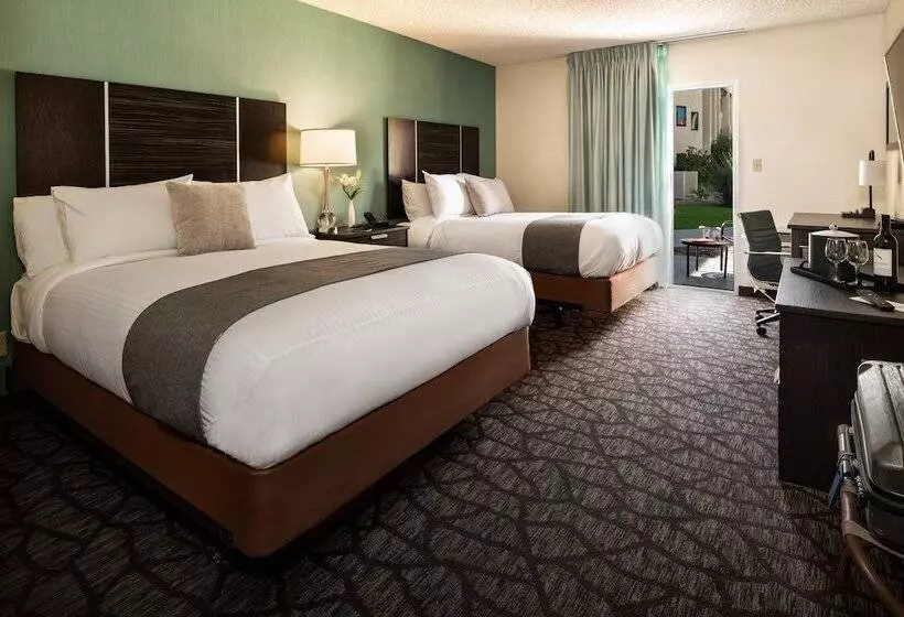 Silver Sevens Hotel & Casino
