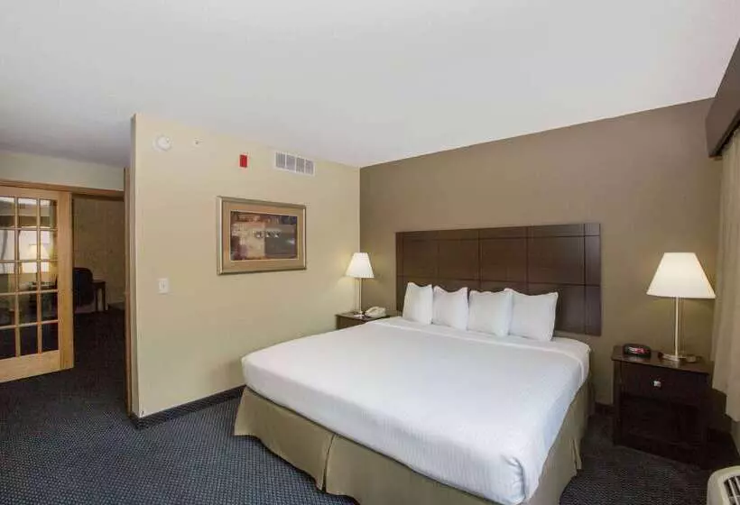 هتل Americinn By Wyndham Lincoln South