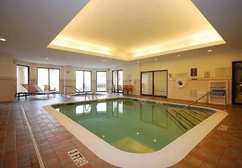 Отель Courtyard Boston Raynham