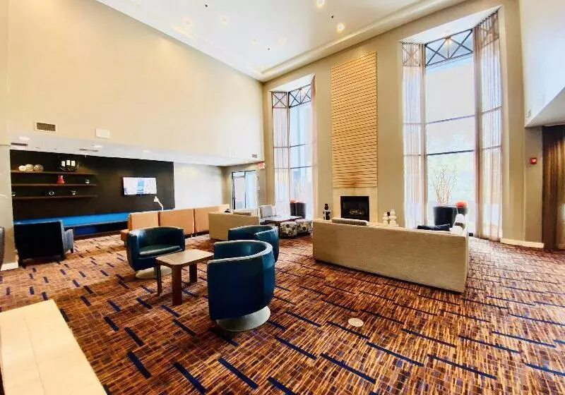 Отель Courtyard Boston Raynham