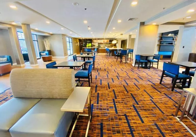 Отель Courtyard Boston Raynham