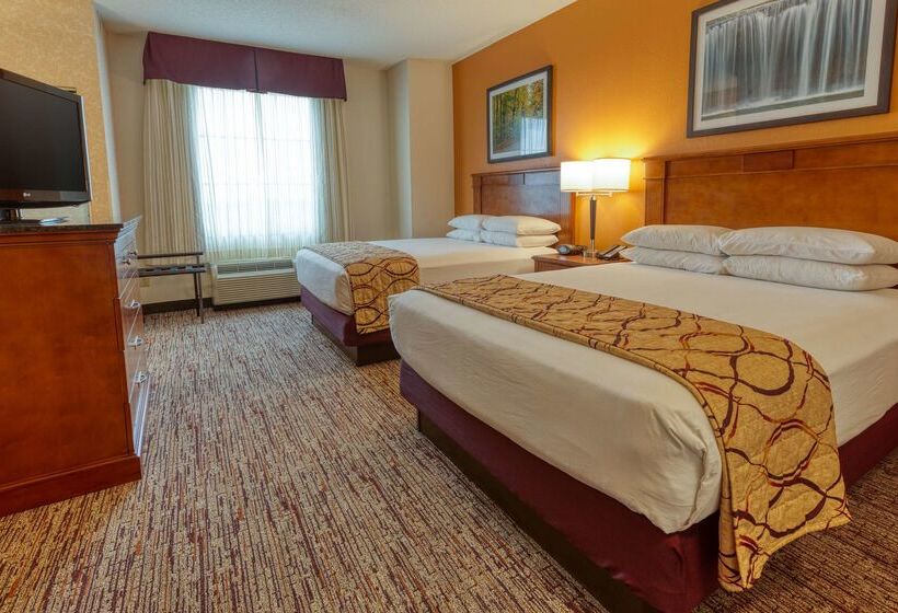 هتل Drury Inn & Suites Indianapolis Northeast