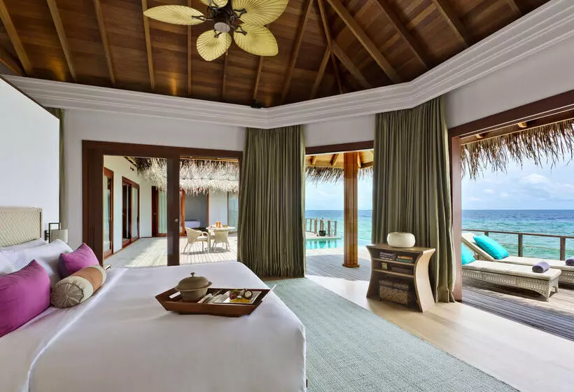 هتل Dusit Thani Maldives