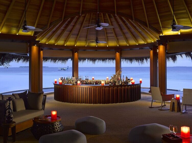 Hotel Dusit Thani Maldives