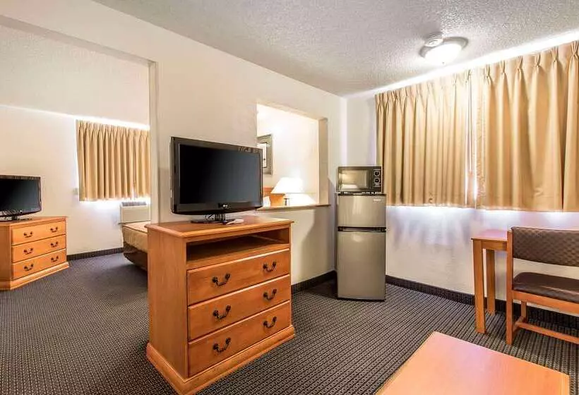 ホテル Brentwood Inn Clinton