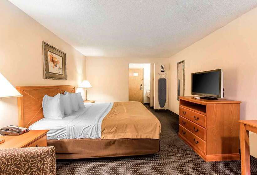 فندق Brentwood Inn Clinton