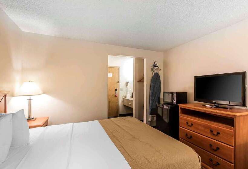 فندق Brentwood Inn Clinton