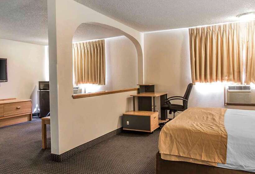 فندق Brentwood Inn Clinton