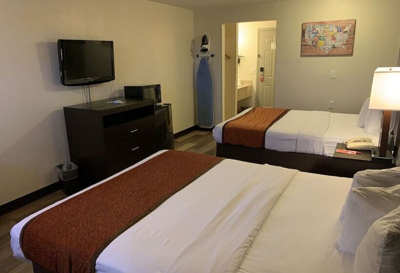 فندق Brentwood Inn Clinton