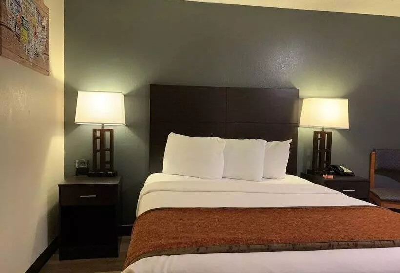 ホテル Brentwood Inn Clinton