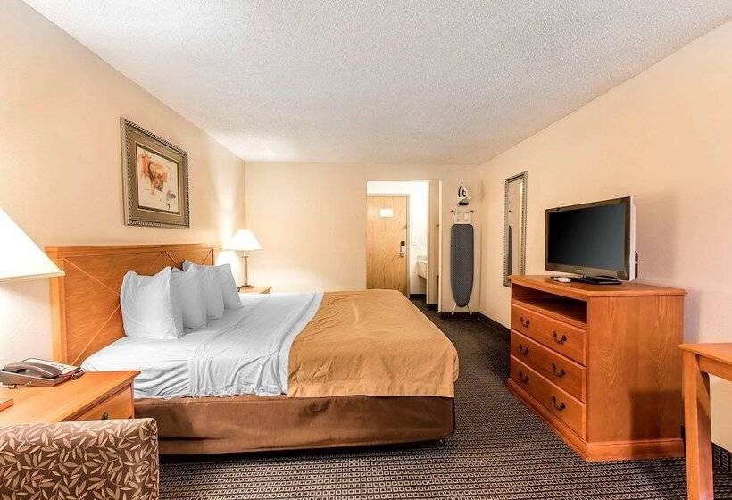 فندق Brentwood Inn Clinton