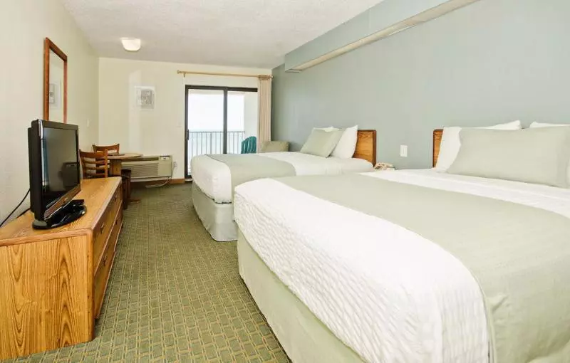 Отель John Yancey Oceanfront Inn