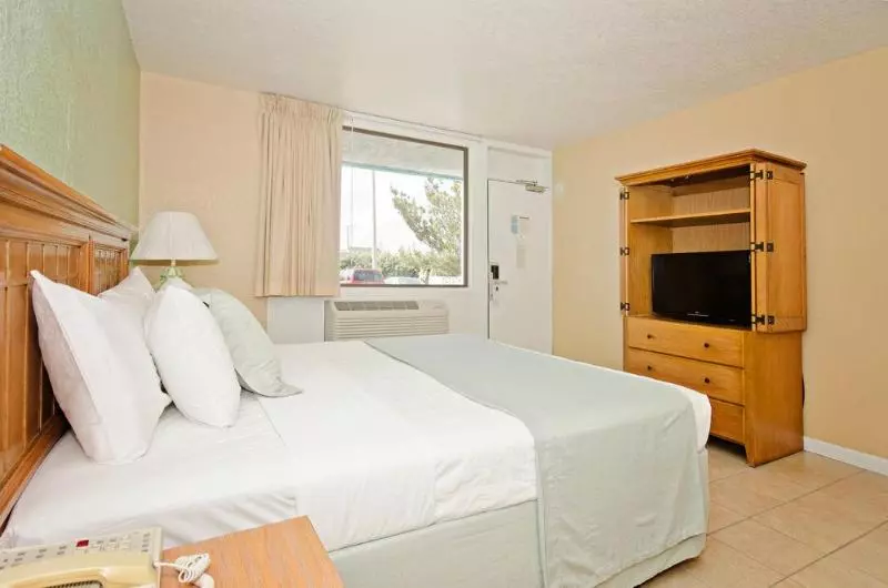 Отель John Yancey Oceanfront Inn