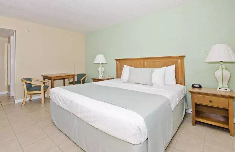 Отель John Yancey Oceanfront Inn