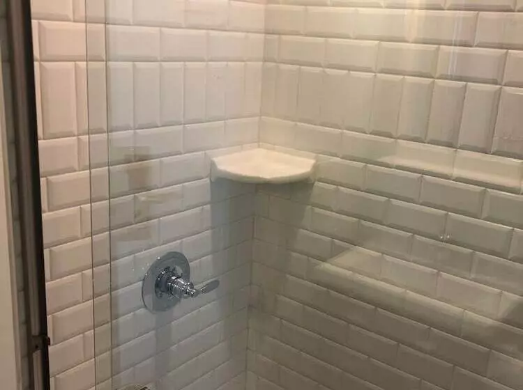 Отель John Yancey Oceanfront Inn