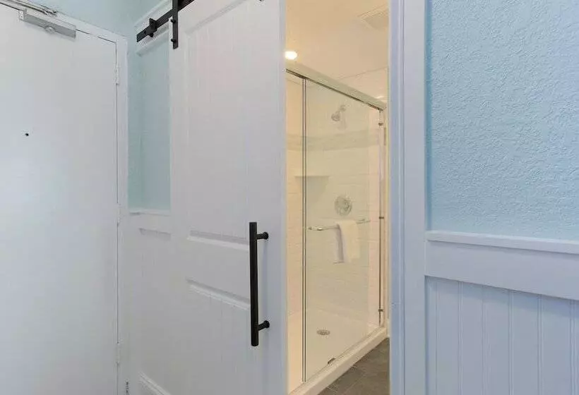 Отель John Yancey Oceanfront Inn