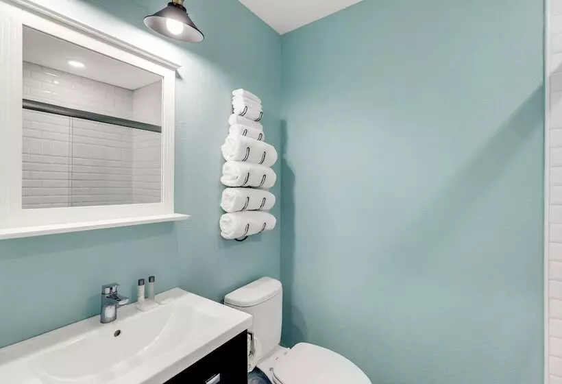 Отель John Yancey Oceanfront Inn