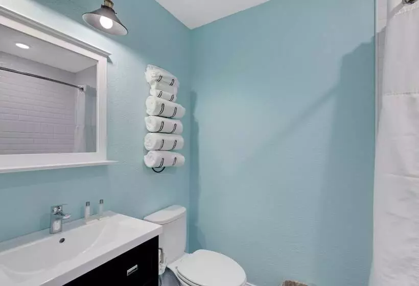 Отель John Yancey Oceanfront Inn