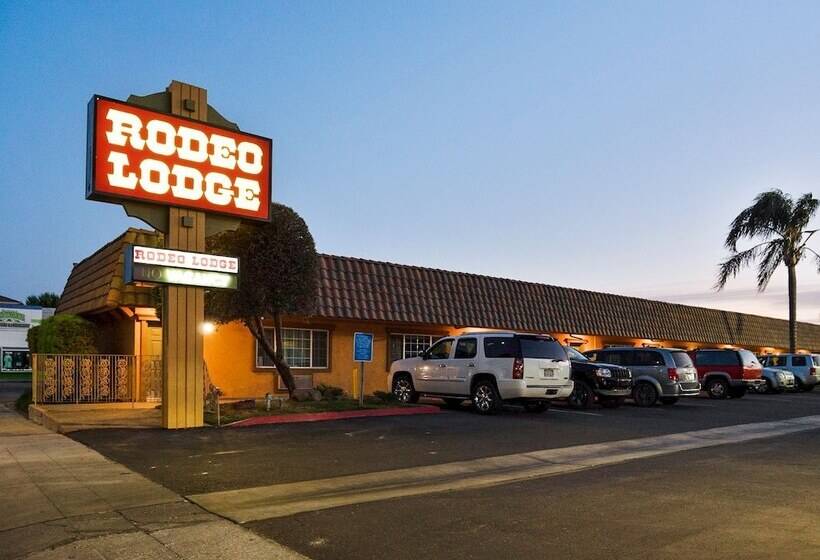 فندق Rodeo Lodge