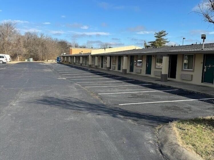 Отель Somatel Goodlettsville