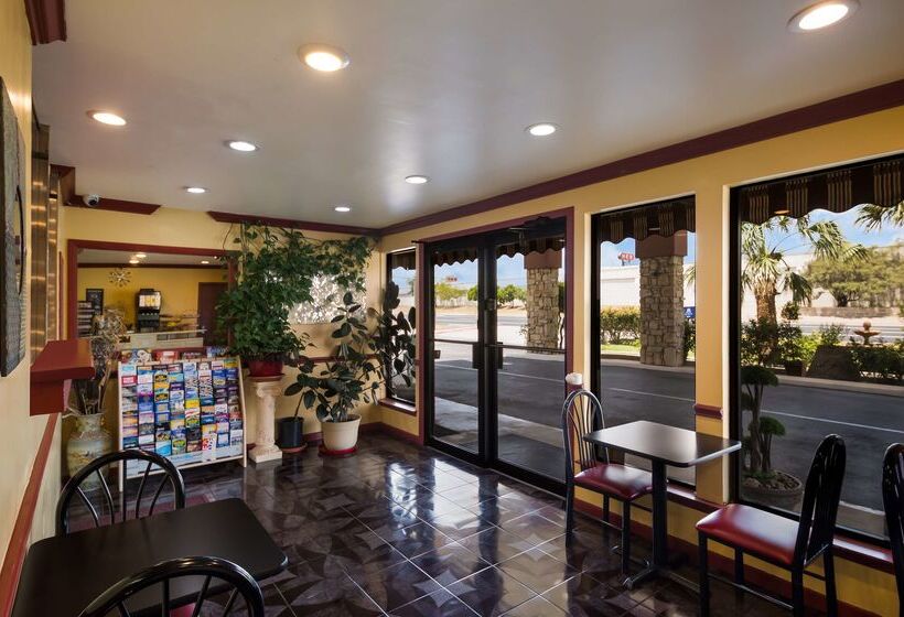 فندق Americas Best Value Inn Buda