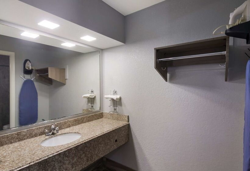 فندق Americas Best Value Inn Buda