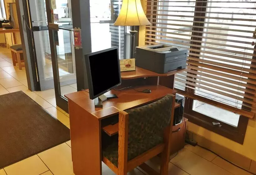 هتل Americas Best Value Inn Grand Forks