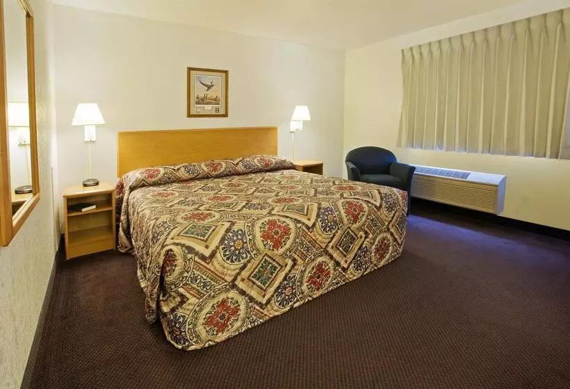 هتل Americas Best Value Inn Grand Forks